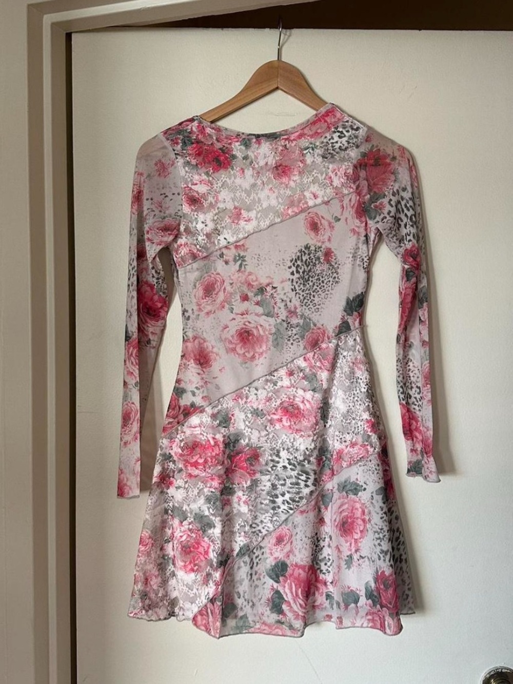 New lace floral mini dress